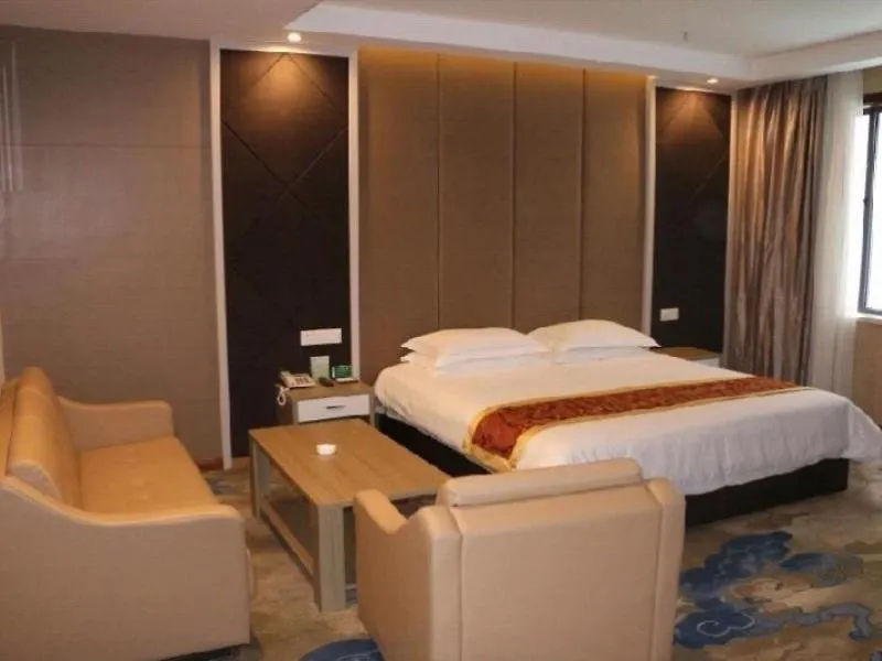 Greentree Alliance Zhengzhou Railway Station West Square Hotel 3*,