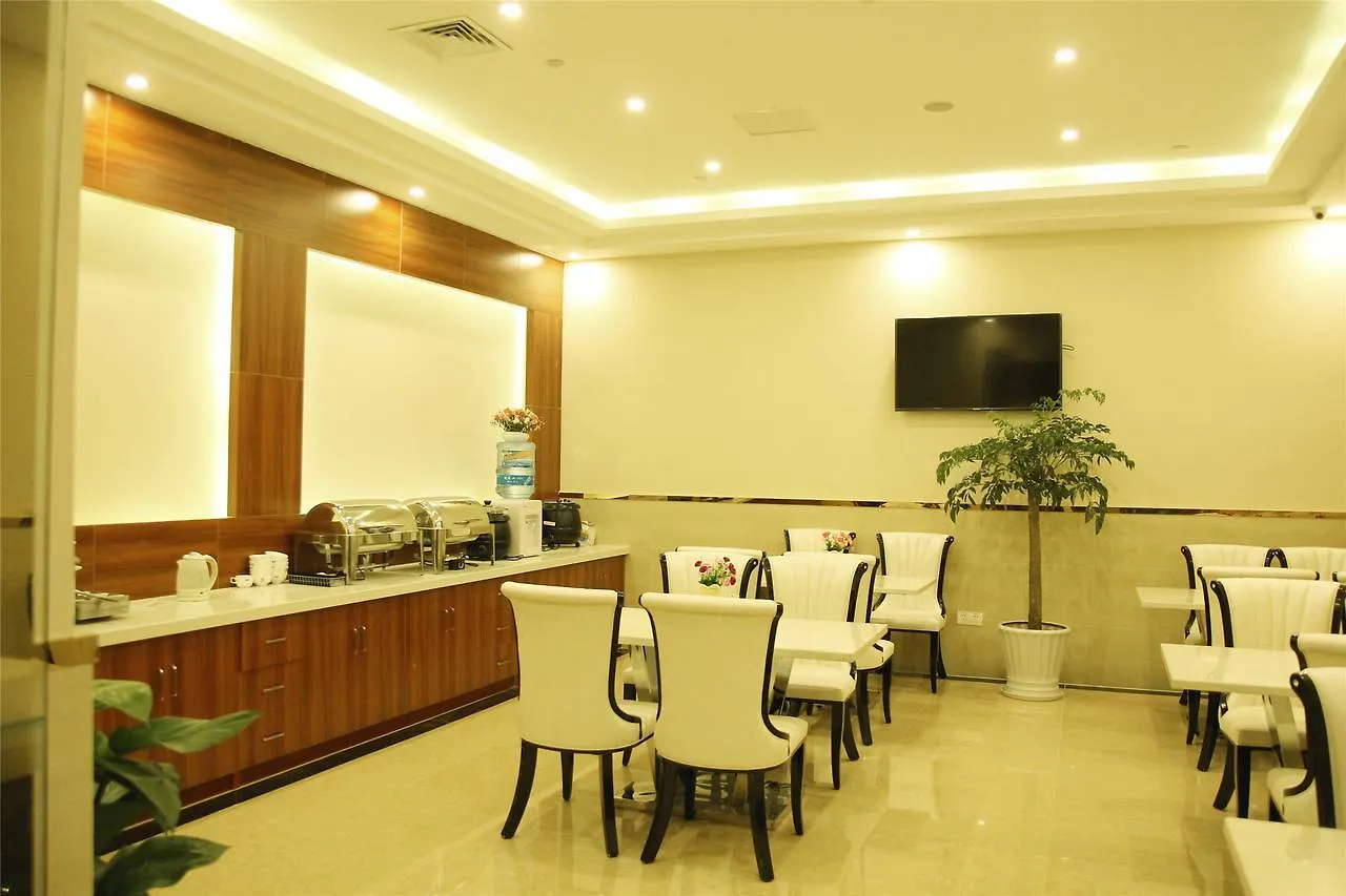 Greentree Alliance Zhengzhou Railway Station West Square Hotel 3*,