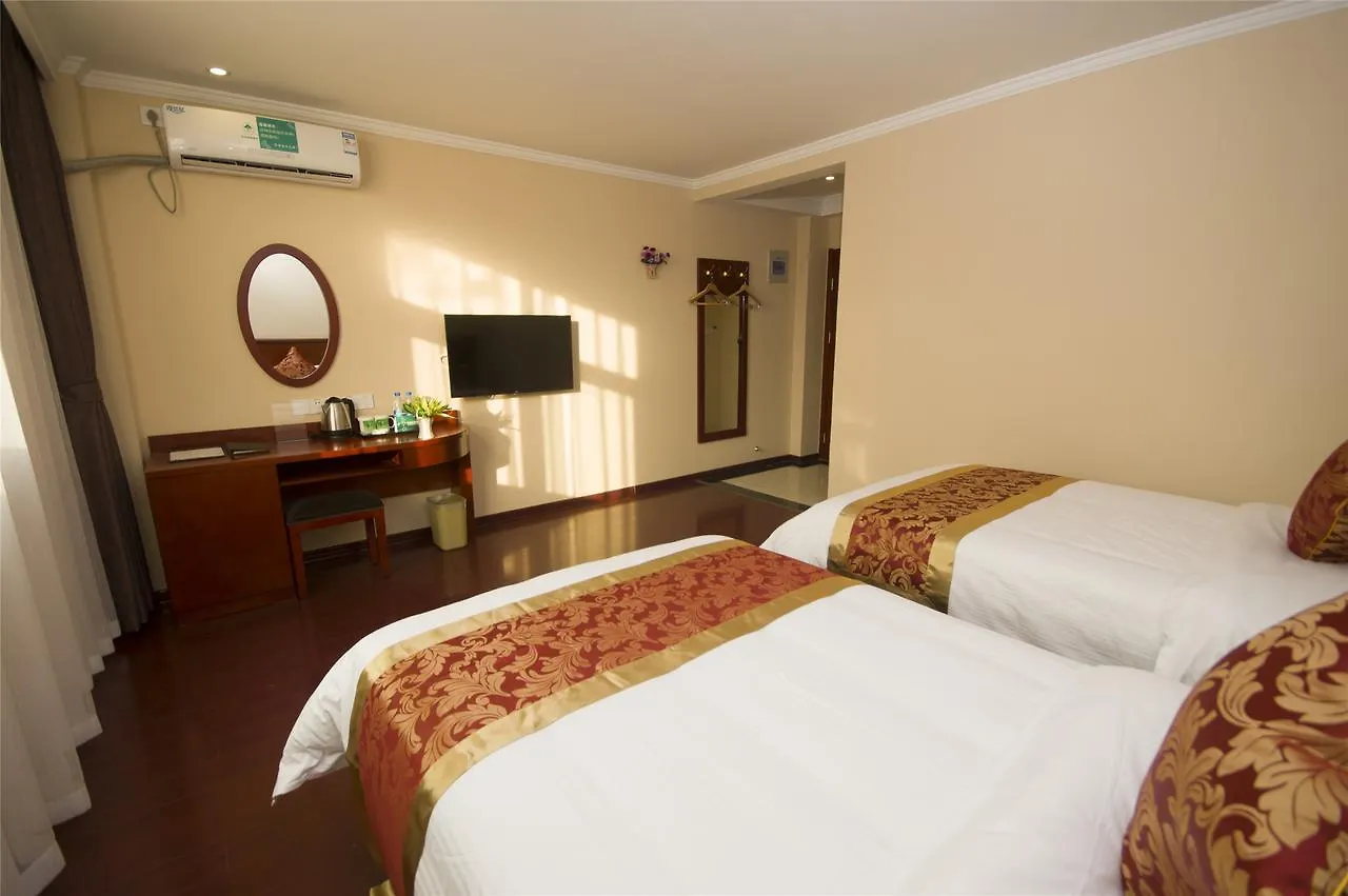 Greentree Alliance Zhengzhou Railway Station West Square Hotel 3*,